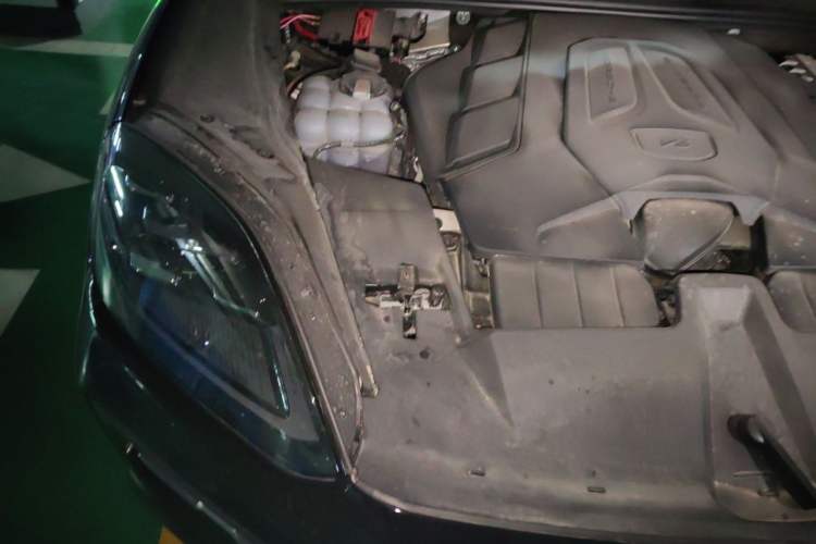 Used Porsche Cayenne 2024 Cayenne 3.0T Engine Bay Right