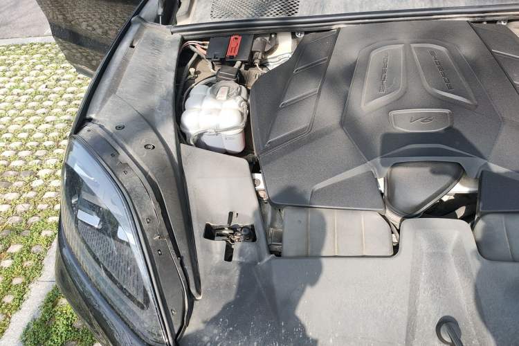 Used Porsche Cayenne 2024 Cayenne 3.0T Engine Bay Right
