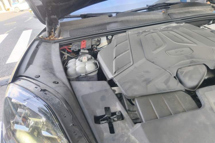 Used Porsche Cayenne 2024 Cayenne 3.0T Engine Bay Right