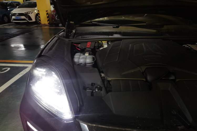 Used Porsche Cayenne 2024 Cayenne 3.0T Engine Bay Right