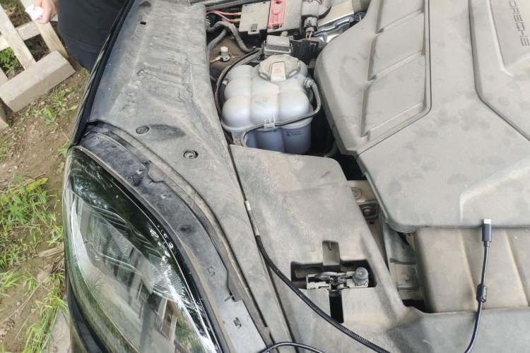 Used Porsche Cayenne 2024 Cayenne 3.0T Engine Bay Right