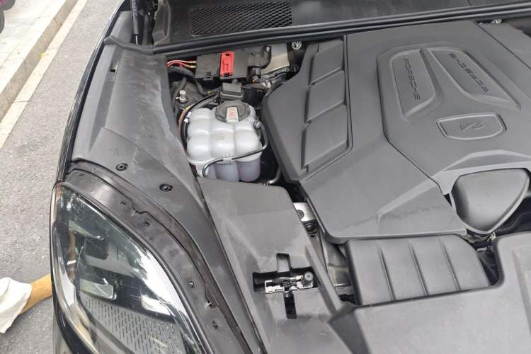 Used Porsche Cayenne 2024 Cayenne 3.0T Engine Bay Right