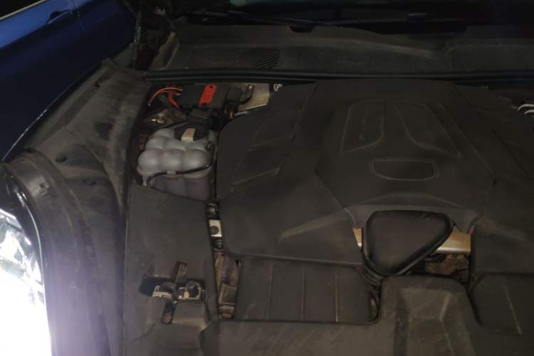 Used Porsche Cayenne 2024 Cayenne 3.0T Engine Bay Right