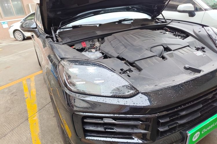 Used Porsche Cayenne 2024 Cayenne 3.0T Engine Bay Right
