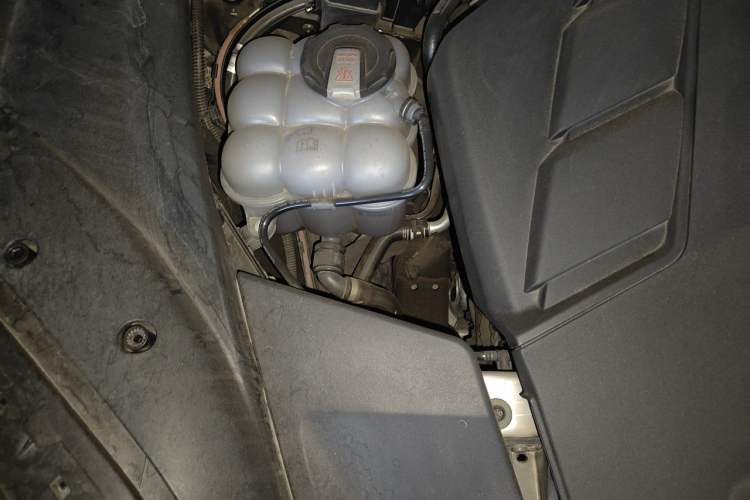 Used Porsche Cayenne 2024 Cayenne 3.0T Engine Bay Right