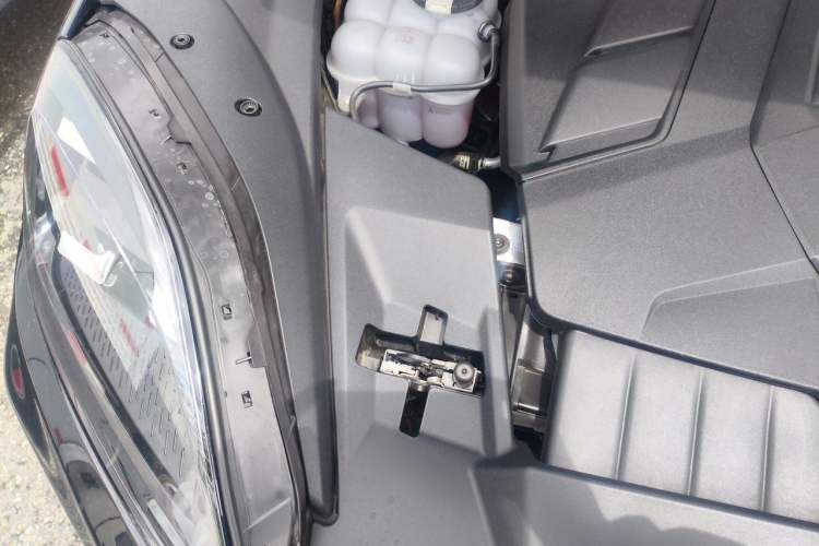 Used Porsche Cayenne 2024 Cayenne 3.0T Engine Bay Right