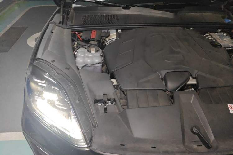 Used Porsche Cayenne 2024 Cayenne 3.0T Engine Bay Right