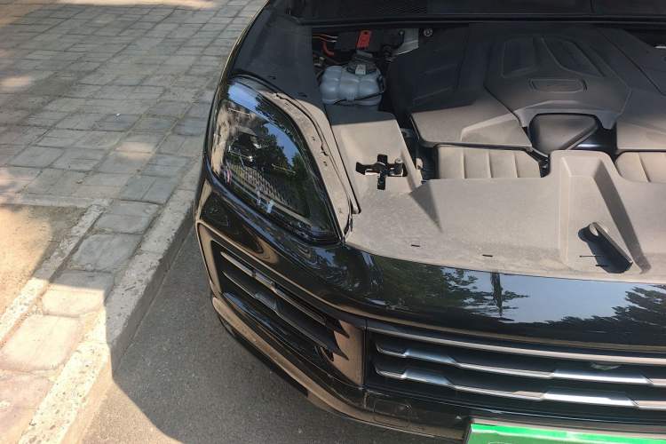 Used Porsche Cayenne 2024 Cayenne 3.0T Engine Bay Right