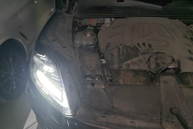Used Porsche Cayenne 2024 Cayenne 3.0T Engine Bay Right