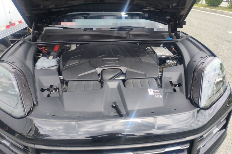 Used Porsche Cayenne 2024 Cayenne 3.0T Engine Bay