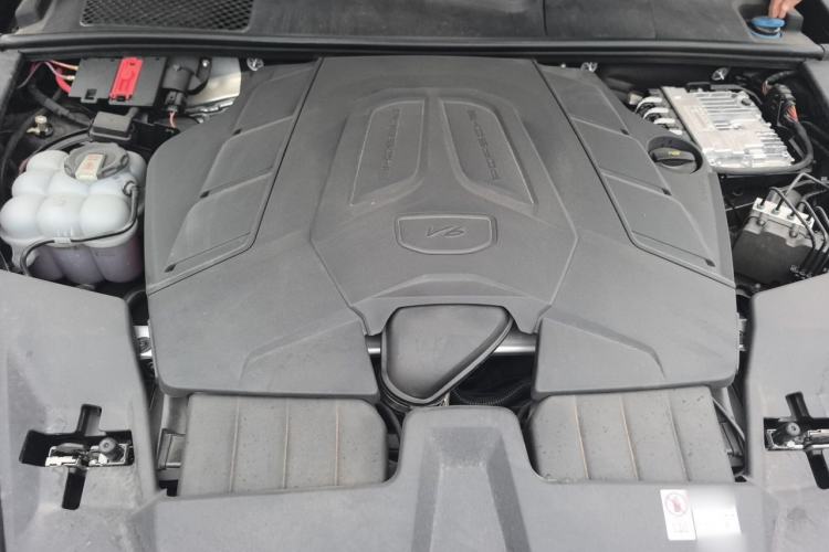 Used Porsche Cayenne 2024 Cayenne 3.0T Engine Bay