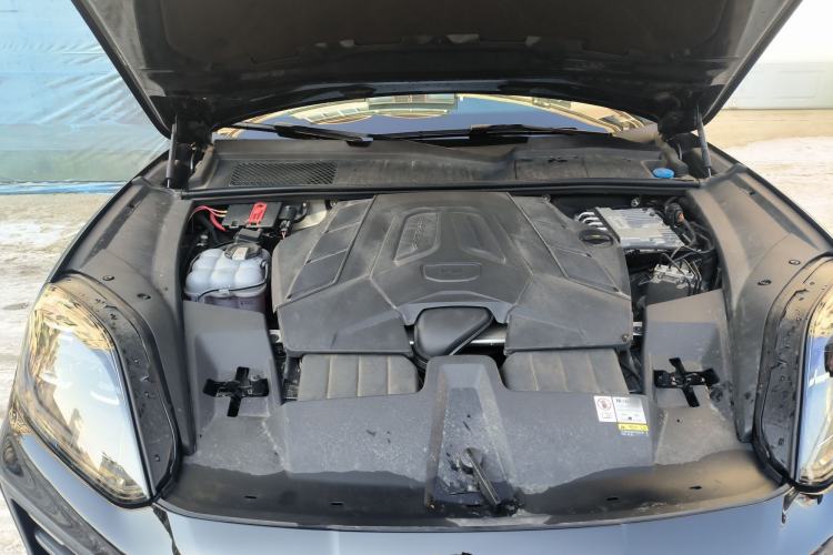 Used Porsche Cayenne 2024 Cayenne 3.0T Engine Bay