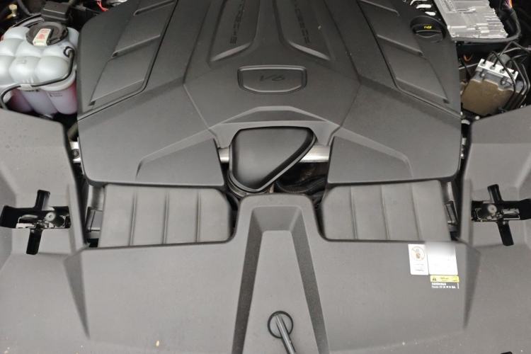 Used Porsche Cayenne 2024 Cayenne 3.0T Engine Bay