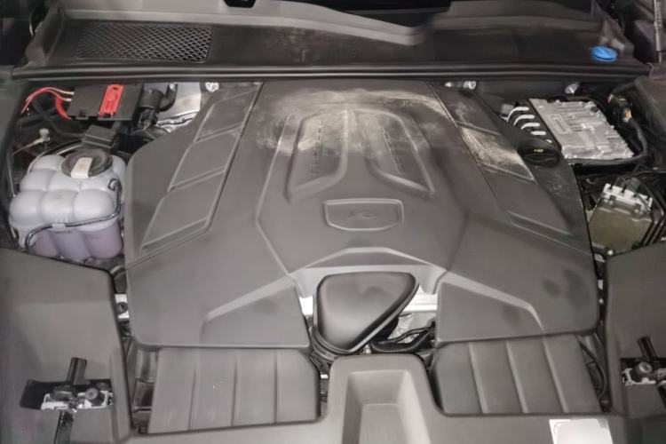 Used Porsche Cayenne 2024 Cayenne 3.0T Engine Bay