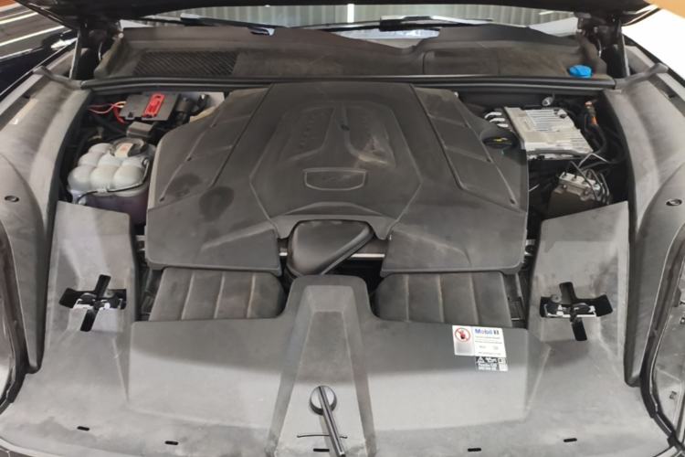 Used Porsche Cayenne 2024 Cayenne 3.0T Engine Bay