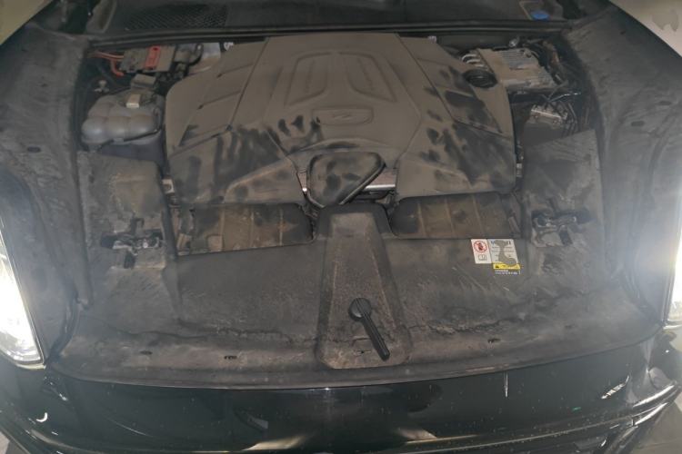 Used Porsche Cayenne 2024 Cayenne 3.0T Engine Bay