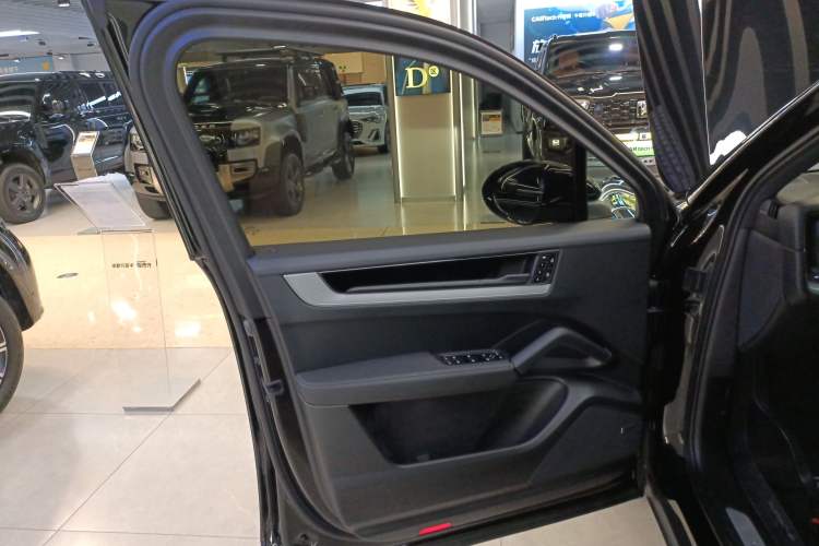 Used Porsche Cayenne 2024 Cayenne 3.0T Left Front Door Interior