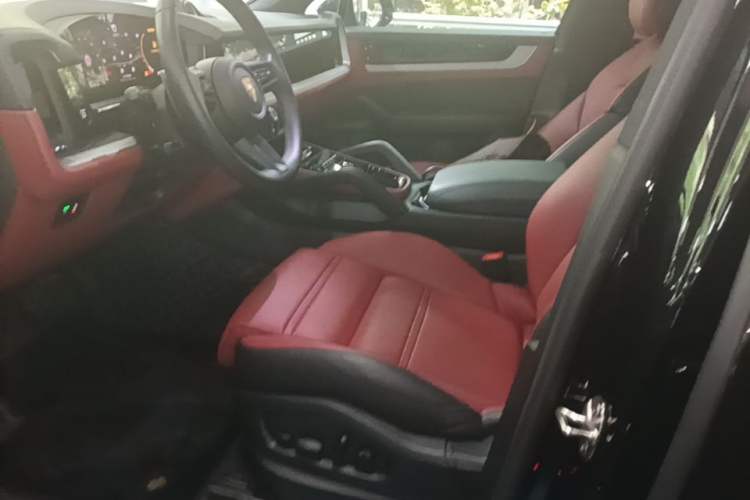 Used Porsche Cayenne 2024 Cayenne 3.0T Left Front Seat