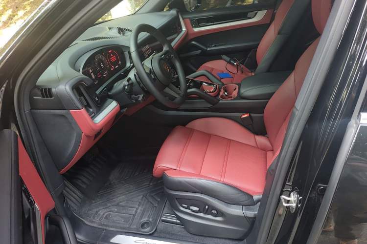 Used Porsche Cayenne 2024 Cayenne 3.0T Left Front Seat