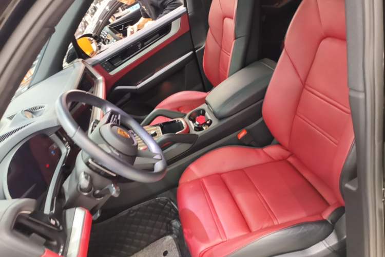 Used Porsche Cayenne 2024 Cayenne 3.0T Left Front Seat