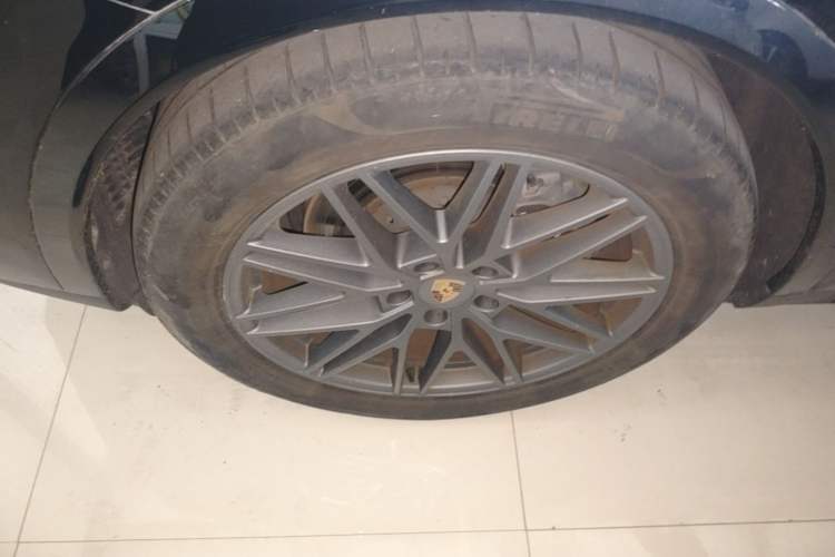 Used Porsche Cayenne 2024 Cayenne 3.0T Left Front Wheel Hub