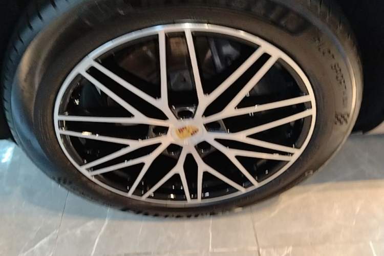 Used Porsche Cayenne 2024 Cayenne 3.0T Left Front Wheel Hub