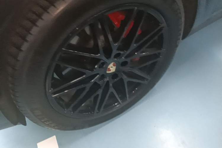 Used Porsche Cayenne 2024 Cayenne 3.0T Left Front Wheel Hub