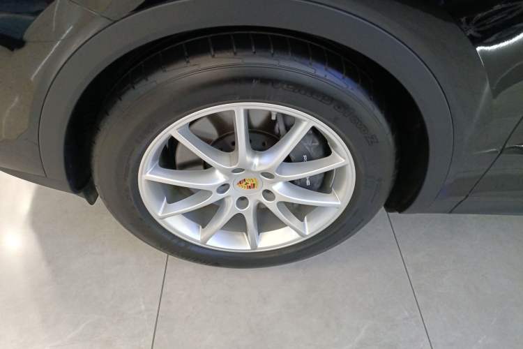 Used Porsche Cayenne 2024 Cayenne 3.0T Left Front Wheel Hub
