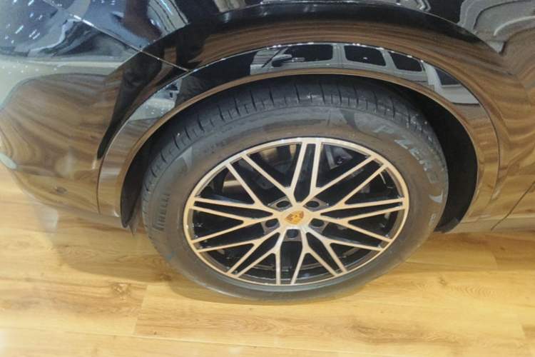 Used Porsche Cayenne 2024 Cayenne 3.0T Left Front Wheel Hub