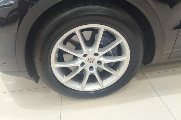 Used Porsche Cayenne 2024 Cayenne 3.0T Left Front Wheel Hub