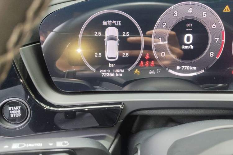 Used Porsche Cayenne 2024 Cayenne 3.0T Odometer Close Up