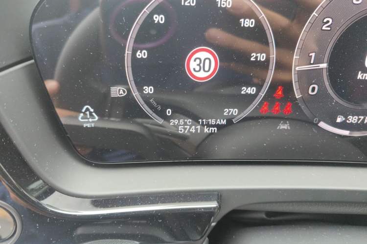 Used Porsche Cayenne 2024 Cayenne 3.0T Odometer Close Up