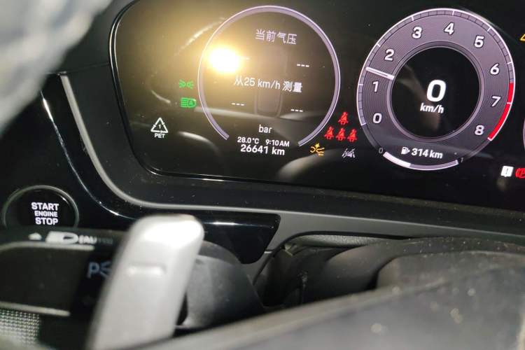 Used Porsche Cayenne 2024 Cayenne 3.0T Odometer Close Up