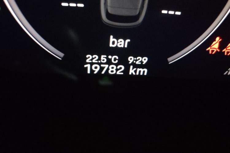 Used Porsche Cayenne 2024 Cayenne 3.0T Odometer Close Up