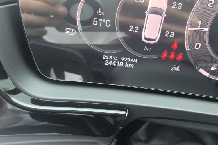 Used Porsche Cayenne 2024 Cayenne 3.0T Odometer Close Up