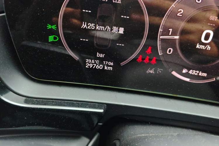 Used Porsche Cayenne 2024 Cayenne 3.0T Odometer Close Up
