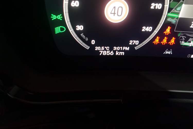 Used Porsche Cayenne 2024 Cayenne 3.0T Odometer Close Up