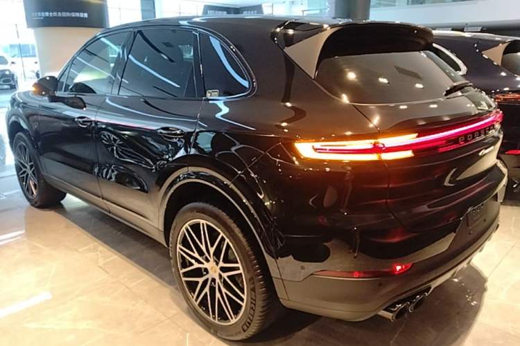 Used Porsche Cayenne 2024 Cayenne 3.0T Rear Left 45 Deg