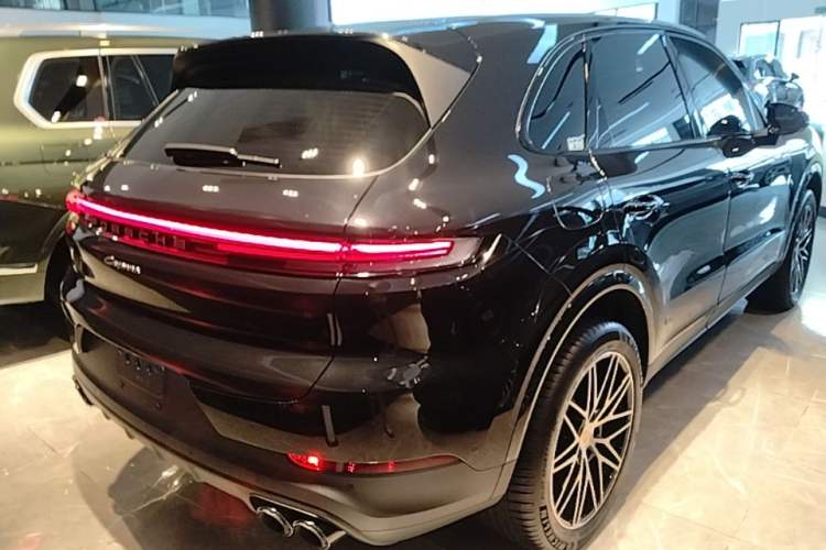 Used Porsche Cayenne 2024 Cayenne 3.0T Rear Right 45 Deg