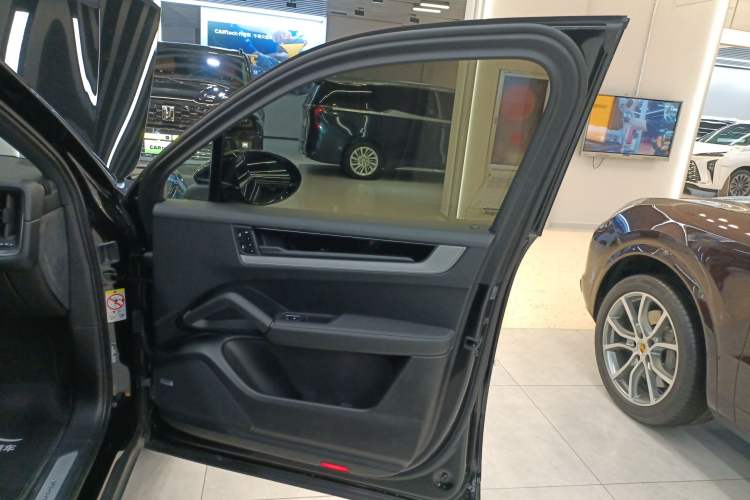 Used Porsche Cayenne 2024 Cayenne 3.0T Right Front Door Interior