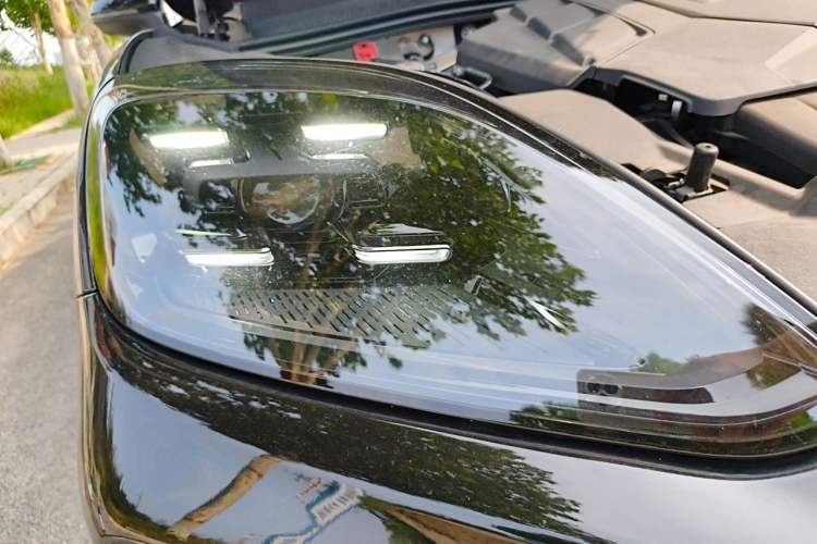 Used Porsche Cayenne 2024 Cayenne 3.0T Right Front Headlight