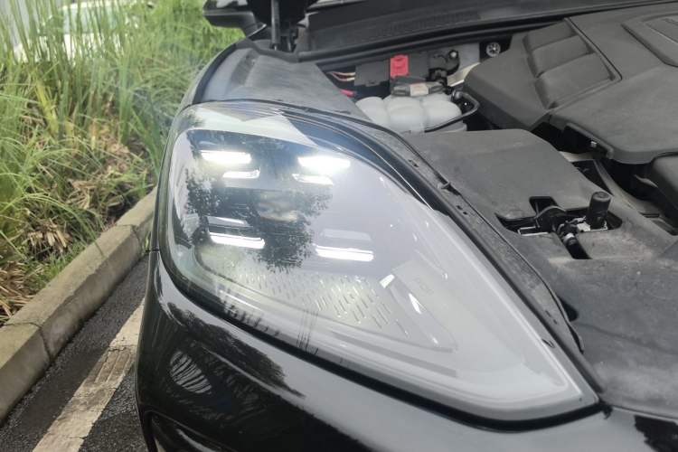Used Porsche Cayenne 2024 Cayenne 3.0T Right Front Headlight