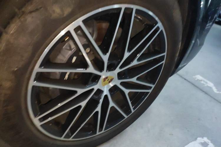 Used Porsche Cayenne 2024 Cayenne 3.0T Right Front Wheel Hub