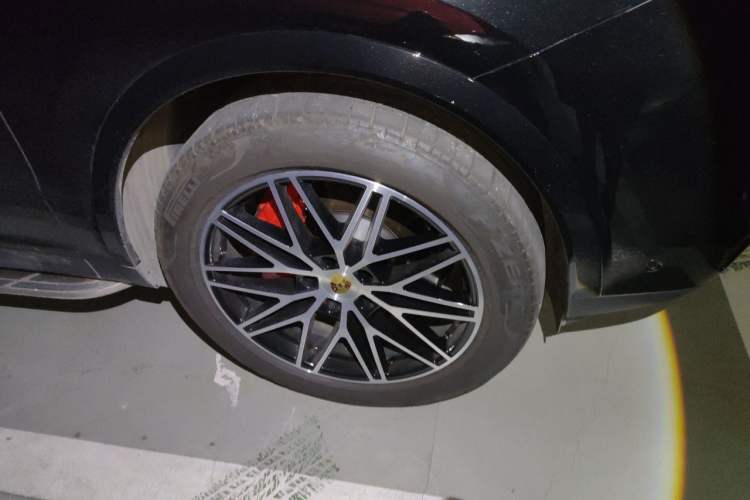 Used Porsche Cayenne 2024 Cayenne 3.0T Right Front Wheel Hub