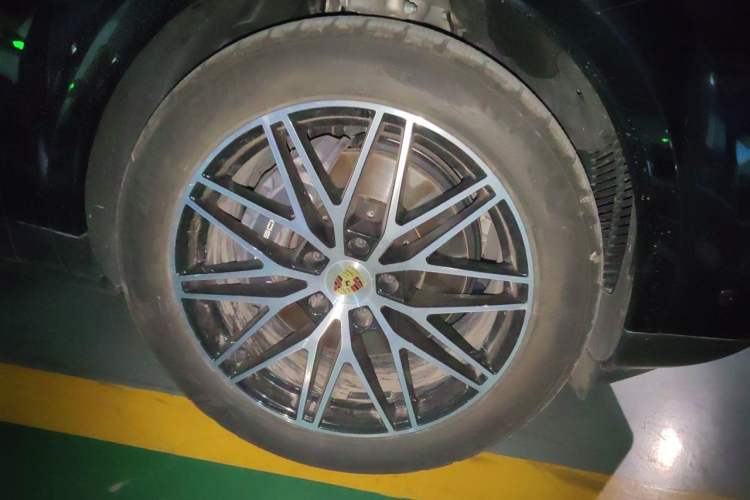 Used Porsche Cayenne 2024 Cayenne 3.0T Right Front Wheel Hub