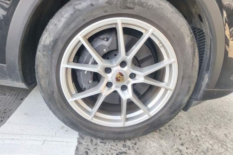 Used Porsche Cayenne 2024 Cayenne 3.0T Right Front Wheel Hub