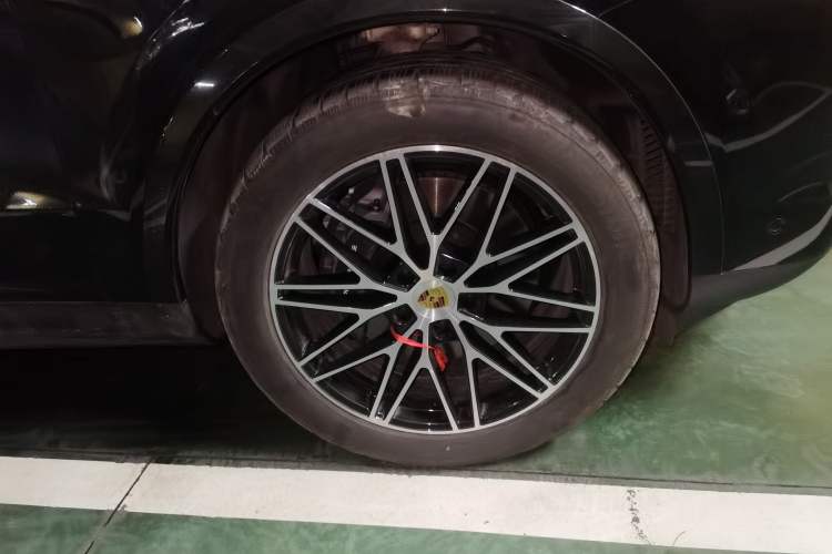 Used Porsche Cayenne 2024 Cayenne 3.0T Right Front Wheel Hub
