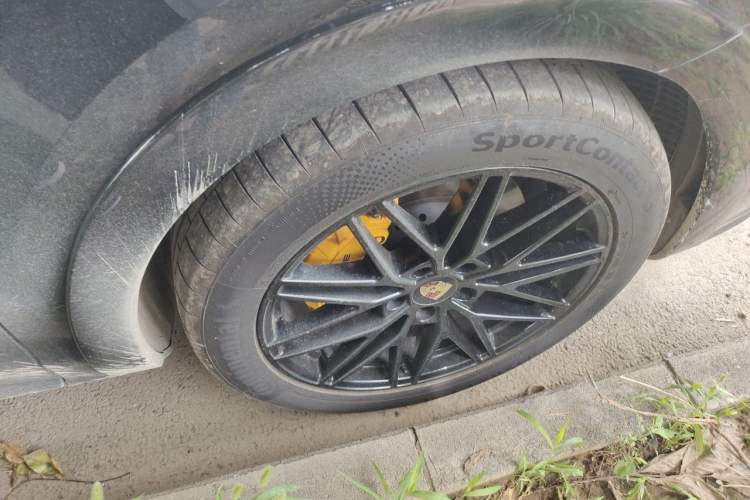 Used Porsche Cayenne 2024 Cayenne 3.0T Right Front Wheel Hub