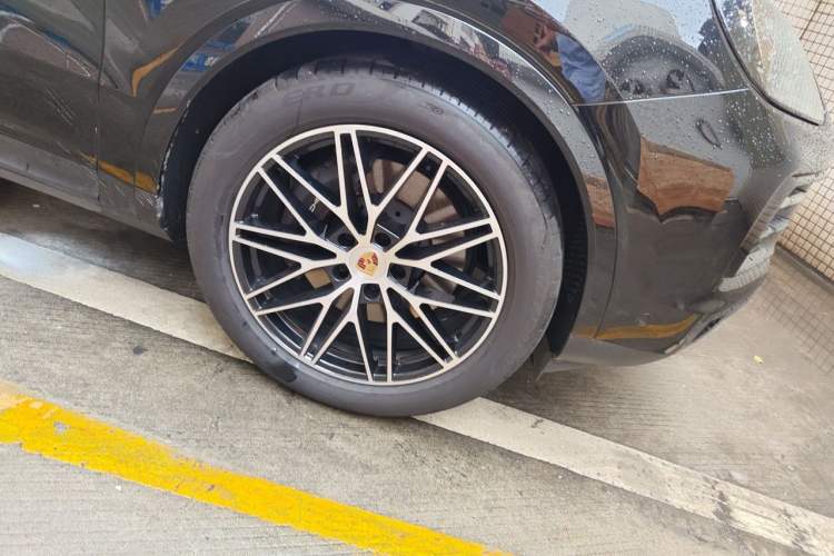 Used Porsche Cayenne 2024 Cayenne 3.0T Right Front Wheel Hub