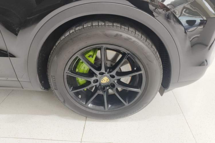 Used Porsche Cayenne 2024 Cayenne 3.0T Right Front Wheel Hub